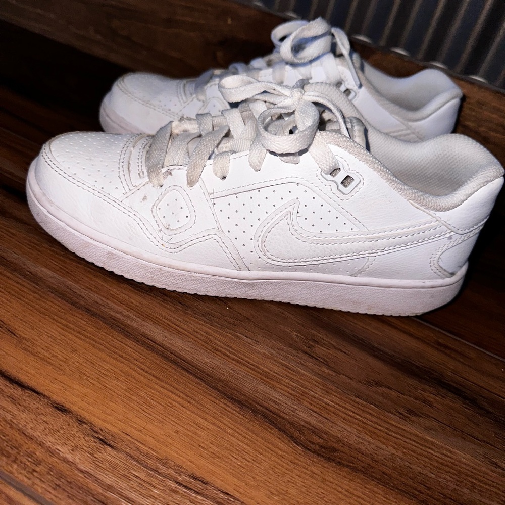 Youth size 5 Nike force